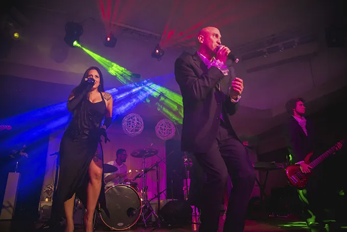Contratar a THE GROOVERS BAND Contacto al: 011 5452-1766