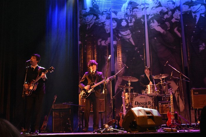 Contratar a DANGER FOUR al: 011 5452-1766 / Banda de Covers Tributo a The Beatles Contratar a DANGER FOUR al: 011 5452-1766 / Banda de Covers Tributo a The Beatles