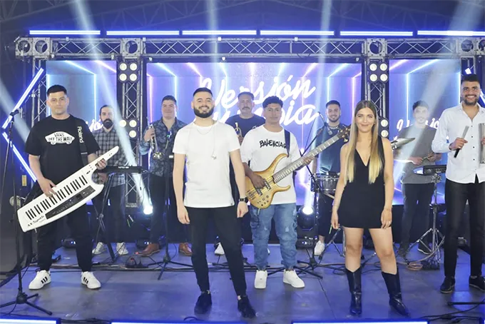 Contratar a VERSION CUMBIA Contacto al: 011 5452-1766