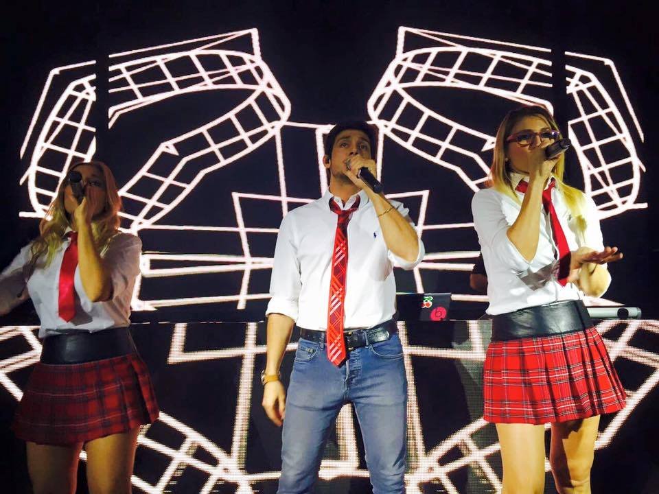 Contratar a VERSIONADOS al: 011 5452-1766 / Banda de Covers para Fiestas y Eventos Contratar a VERSIONADOS al: 011 5452-1766 / Banda de Covers para Fiestas y Eventos