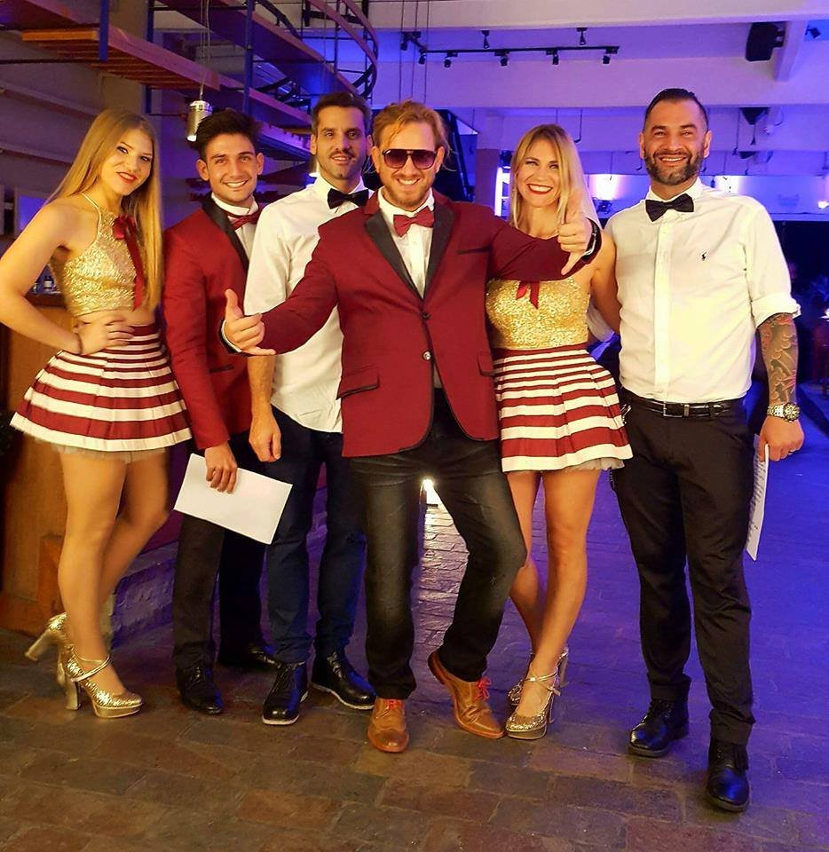 Contratar a VERSIONADOS al: 011 5452-1766 / Banda de Covers para Fiestas y Eventos Contratar a VERSIONADOS al: 011 5452-1766 / Banda de Covers para Fiestas y Eventos