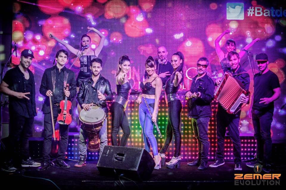 Contratar a ZEMER al: 011 5452-1766 / Banda de Covers para Fiestas y Eventos Contratar a ZEMER al: 011 5452-1766 / Banda de Covers para Fiestas y Eventos
