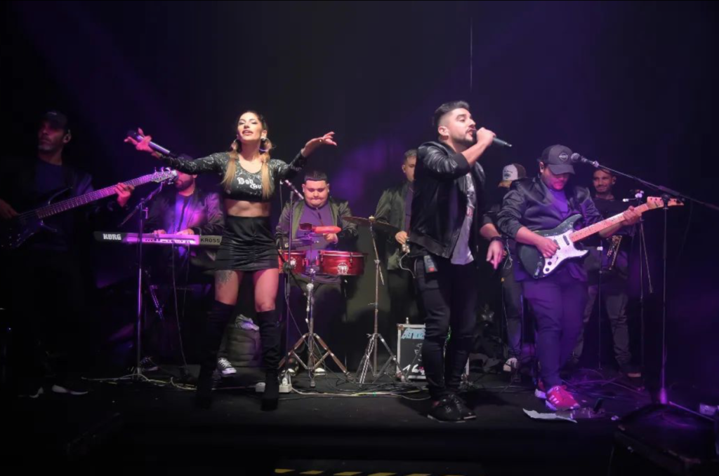 MONAMI Contacto al: 011 5452-1766 / Banda de Covers para Fiestas MONAMI Contacto al: 011 5452-1766 / Banda de Covers para Fiestas