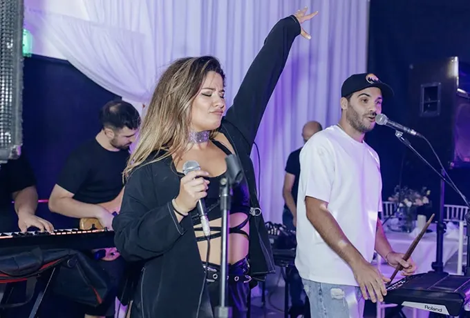 Contratar a LA SHAMPOO Contacto al: 011 5452-1766