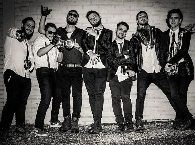 Contratar a LA KOSHER NOSTRA Contacto al: 011 5452-1766